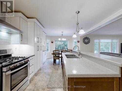 10 Bush Cres, Wasaga Beach, ON - Indoor Photo Showing Kitchen With Double Sink With Upgraded Kitchen