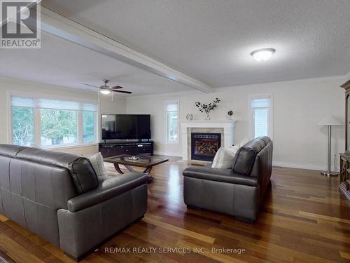 10 Bush Crescent, Wasaga Beach, ON - Indoor Photo Showing Living Room With Fireplace