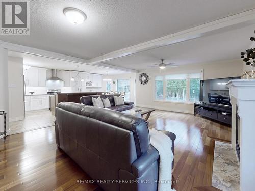 10 Bush Crescent, Wasaga Beach, ON - Indoor Photo Showing Living Room