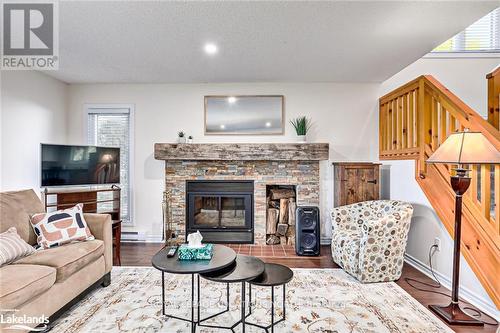505 Oxbow Cres, Collingwood, ON - Indoor Photo Showing Living Room With Fireplace