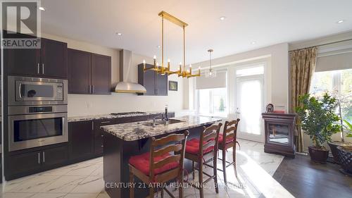 14 Fieldstone Lane Avenue, Caledon, ON - Indoor Photo Showing Kitchen With Upgraded Kitchen