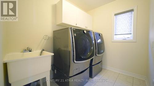 14 Fieldstone Lane Ave, Caledon, ON - Indoor Photo Showing Laundry Room