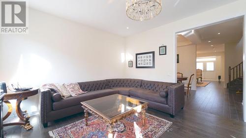 14 Fieldstone Lane Avenue, Caledon, ON - Indoor Photo Showing Living Room