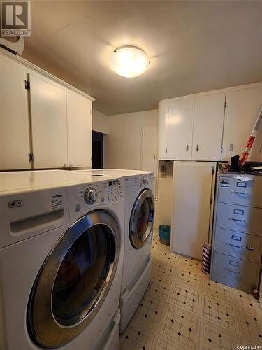 720 Stella Street, Grenfell, SK - Indoor Photo Showing Laundry Room