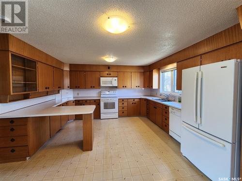 720 Stella Street, Grenfell, SK - Indoor Photo Showing Kitchen With Double Sink