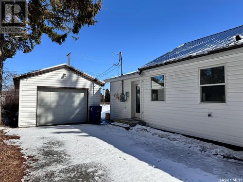 704 B Avenue E, Wynyard, SK - Outdoor With Exterior