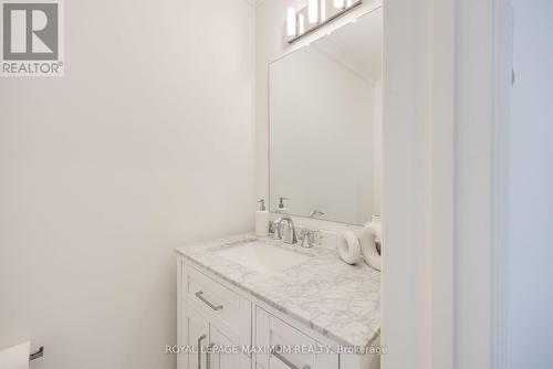 #4 -8032 Kipling Ave, Vaughan, ON - Indoor Photo Showing Bathroom