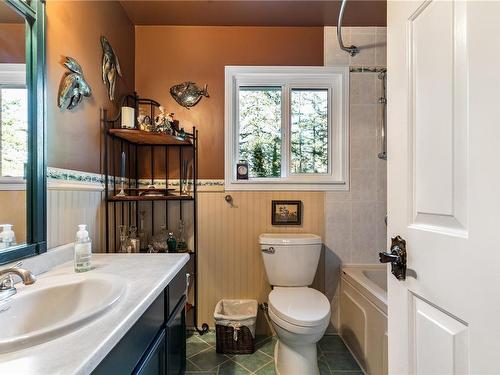 784 Woodcreek Dr, North Saanich, BC - Indoor Photo Showing Bathroom
