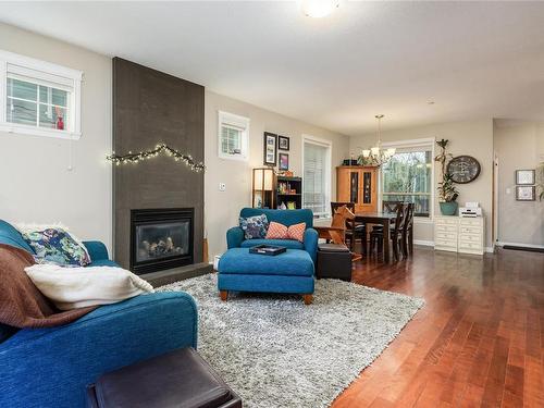 1639 Fuller St, Nanaimo, BC - Indoor Photo Showing Living Room With Fireplace