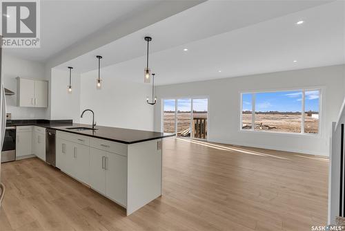 328 Leskiw Bend, Saskatoon, SK - Indoor Photo Showing Kitchen With Upgraded Kitchen