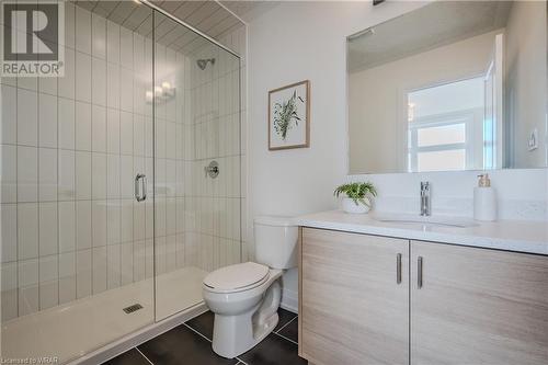 271 Grey Silo Road Unit# 38, Waterloo, ON - Indoor Photo Showing Bathroom
