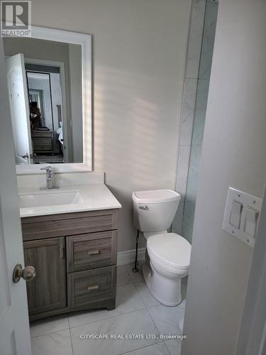 3225 Bruzan Crescent, Mississauga, ON - Indoor Photo Showing Bathroom