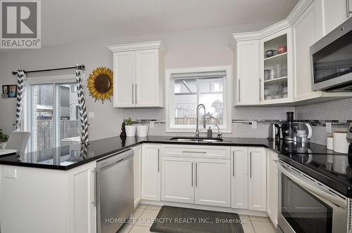 27 Kedwell St, Cambridge, ON - Indoor Photo Showing Kitchen With Upgraded Kitchen