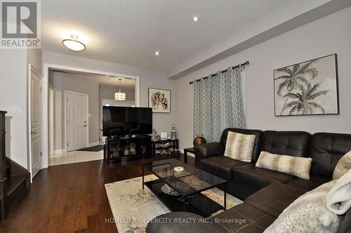 27 Kedwell St, Cambridge, ON - Indoor Photo Showing Living Room