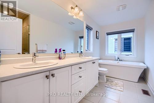 27 Garland Avenue, Cambridge, ON - Indoor Photo Showing Bathroom