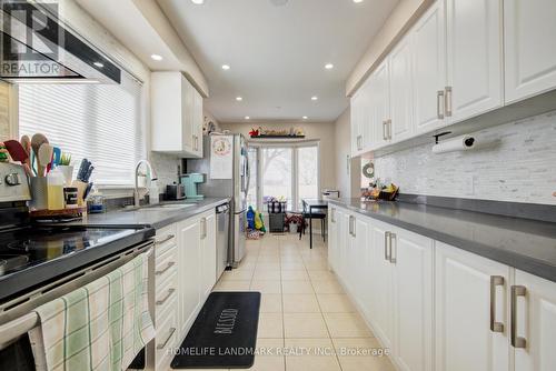 164 Brian Blvd, Hamilton, ON - Indoor Photo Showing Kitchen With Upgraded Kitchen