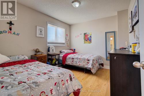 164 Brian Blvd, Hamilton, ON - Indoor Photo Showing Bedroom