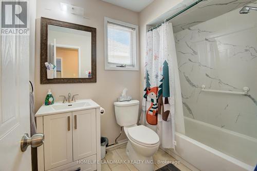 164 Brian Blvd, Hamilton, ON - Indoor Photo Showing Bathroom