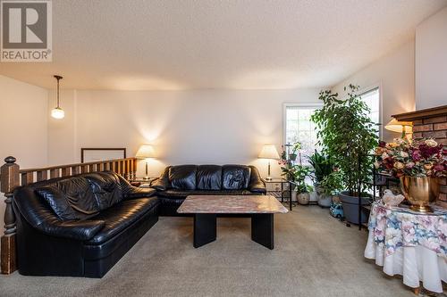 3617 James Drive, Prince George, BC - Indoor Photo Showing Living Room