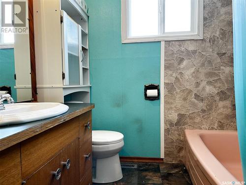 1632 105Th Street, North Battleford, SK - Indoor Photo Showing Bathroom