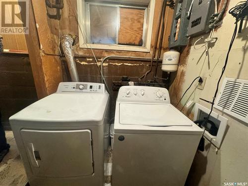 425 V Avenue S, Saskatoon, SK - Indoor Photo Showing Laundry Room