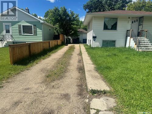 425 V Avenue S, Saskatoon, SK - Outdoor