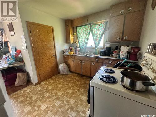 425 V Avenue S, Saskatoon, SK - Indoor Photo Showing Kitchen