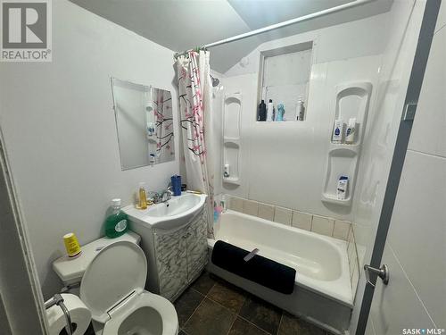 112 O Avenue S, Saskatoon, SK - Indoor Photo Showing Bathroom