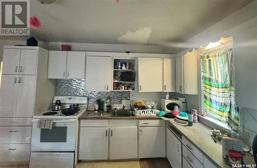 112 O Avenue S, Saskatoon, SK - Indoor Photo Showing Kitchen