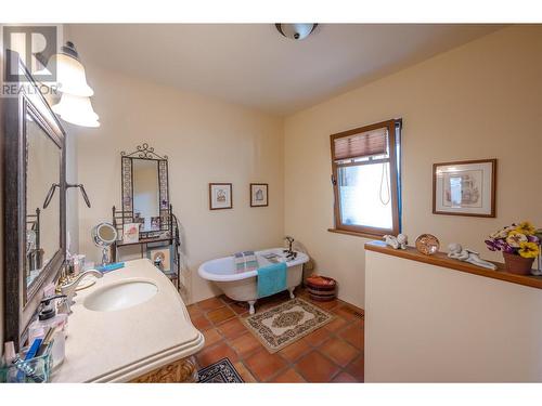 7015 Indian Rock Road, Naramata, BC - Indoor Photo Showing Bathroom