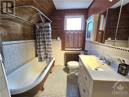 64 Abbott Street, Brockville, ON - Indoor Photo Showing Bathroom
