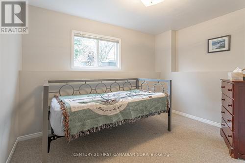 #43 -325 Lighthouse Rd, London, ON - Indoor Photo Showing Bedroom