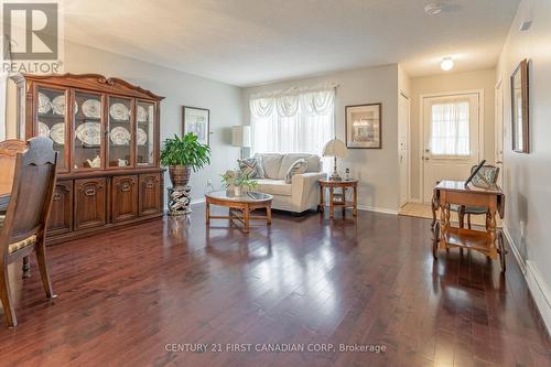 43 - 325 Lighthouse Road, London, ON - Indoor Photo Showing Living Room
