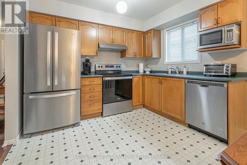 #43 -325 Lighthouse Rd, London, ON - Indoor Photo Showing Kitchen