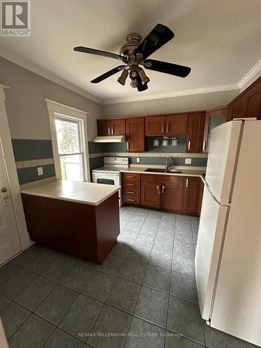 9 Grantham Ave, St. Catharines, ON - Indoor Photo Showing Kitchen With Double Sink