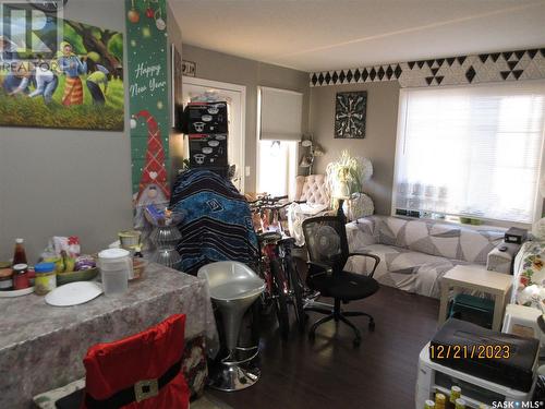5 5011 James Hill Road, Regina, SK - Indoor Photo Showing Living Room