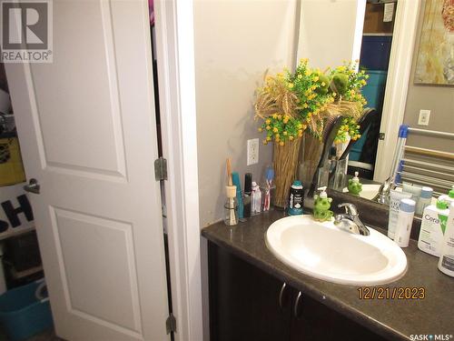 5 5011 James Hill Road, Regina, SK - Indoor Photo Showing Bathroom