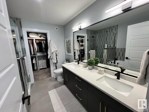 5227 Kimball Cr Sw, Edmonton, AB - Indoor Photo Showing Bathroom