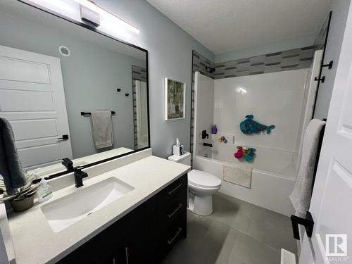 5227 Kimball Cr Sw, Edmonton, AB - Indoor Photo Showing Bathroom