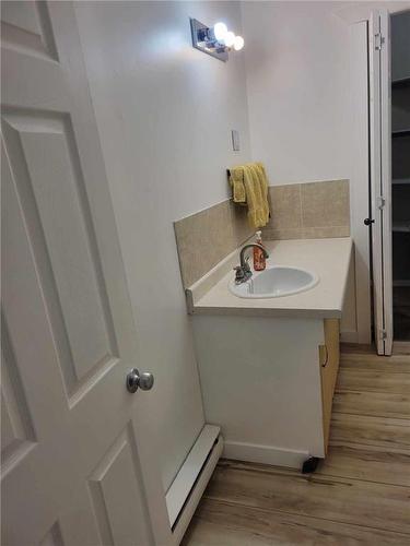 335 2Nd Avenue, Rapid City, MB - Indoor Photo Showing Bathroom