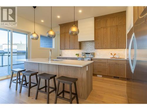 2321 Okanagan Avenue Ne, Salmon Arm, BC - Indoor Photo Showing Kitchen With Upgraded Kitchen