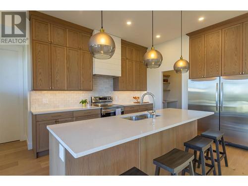 2321 Okanagan Avenue Ne, Salmon Arm, BC - Indoor Photo Showing Kitchen With Double Sink With Upgraded Kitchen