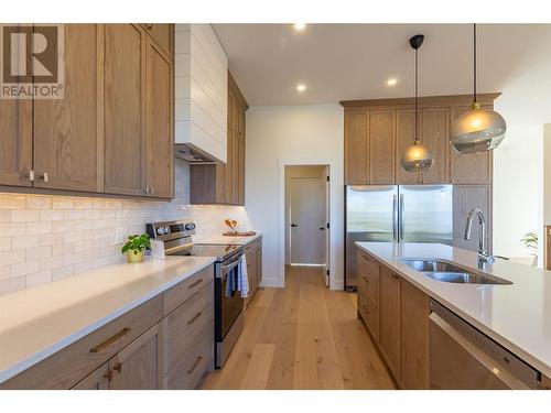 2321 Okanagan Avenue Ne, Salmon Arm, BC - Indoor Photo Showing Kitchen With Double Sink With Upgraded Kitchen