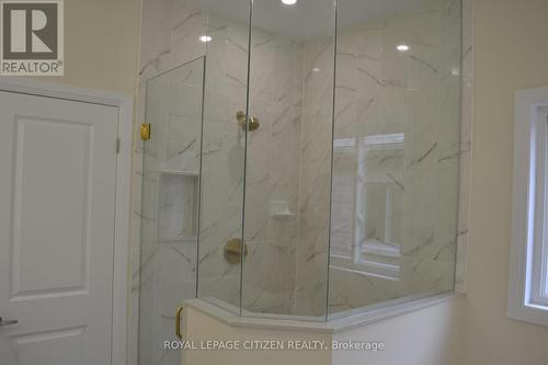 10 Lawson Ave, Kawartha Lakes, ON - Indoor Photo Showing Bathroom