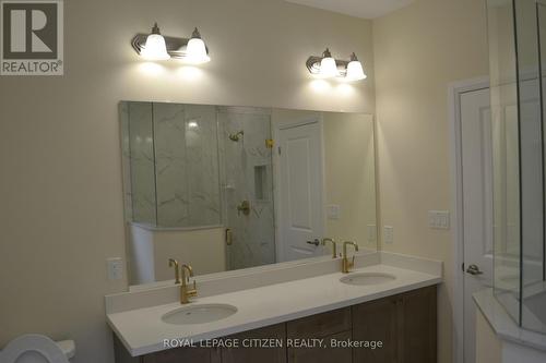 10 Lawson Avenue, Kawartha Lakes, ON - Indoor Photo Showing Bathroom