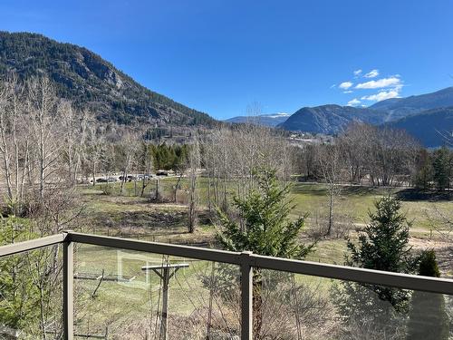 735 5Th Ave, Castlegar, BC - Outdoor With View