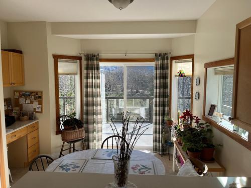 735 5Th Ave, Castlegar, BC - Indoor Photo Showing Dining Room