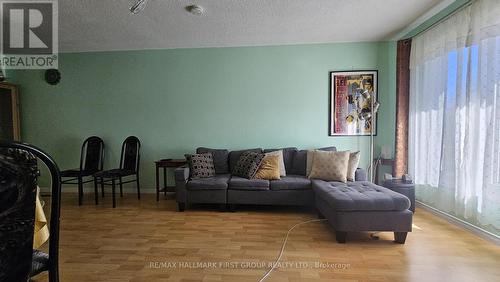 Main - 44 Loradeen Crescent, Toronto, ON - Indoor Photo Showing Living Room