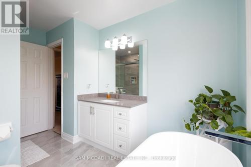 4424 Grassland Cres, Mississauga, ON - Indoor Photo Showing Bathroom