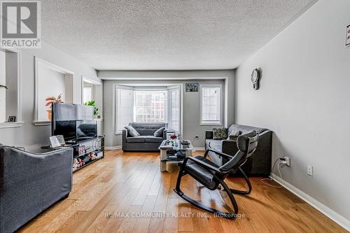 10 - 271 Richvale Drive S, Brampton, ON - Indoor Photo Showing Living Room